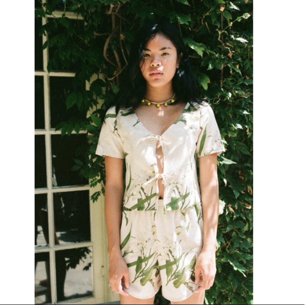 Lisa Says Gah, Floral Linen Set, Size M. Never warn but tags removed.
